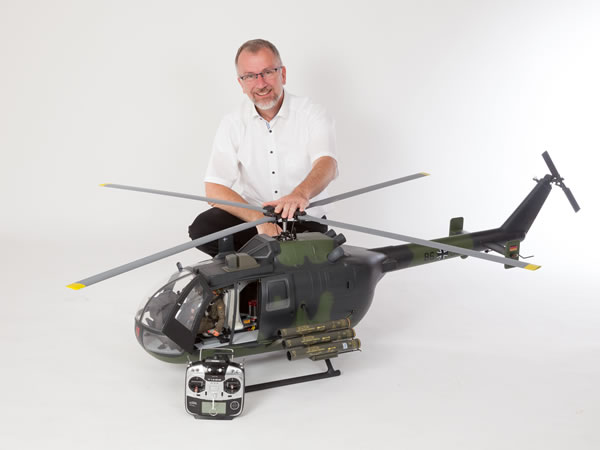 Peter Henning mit großem Scale-Helikopter